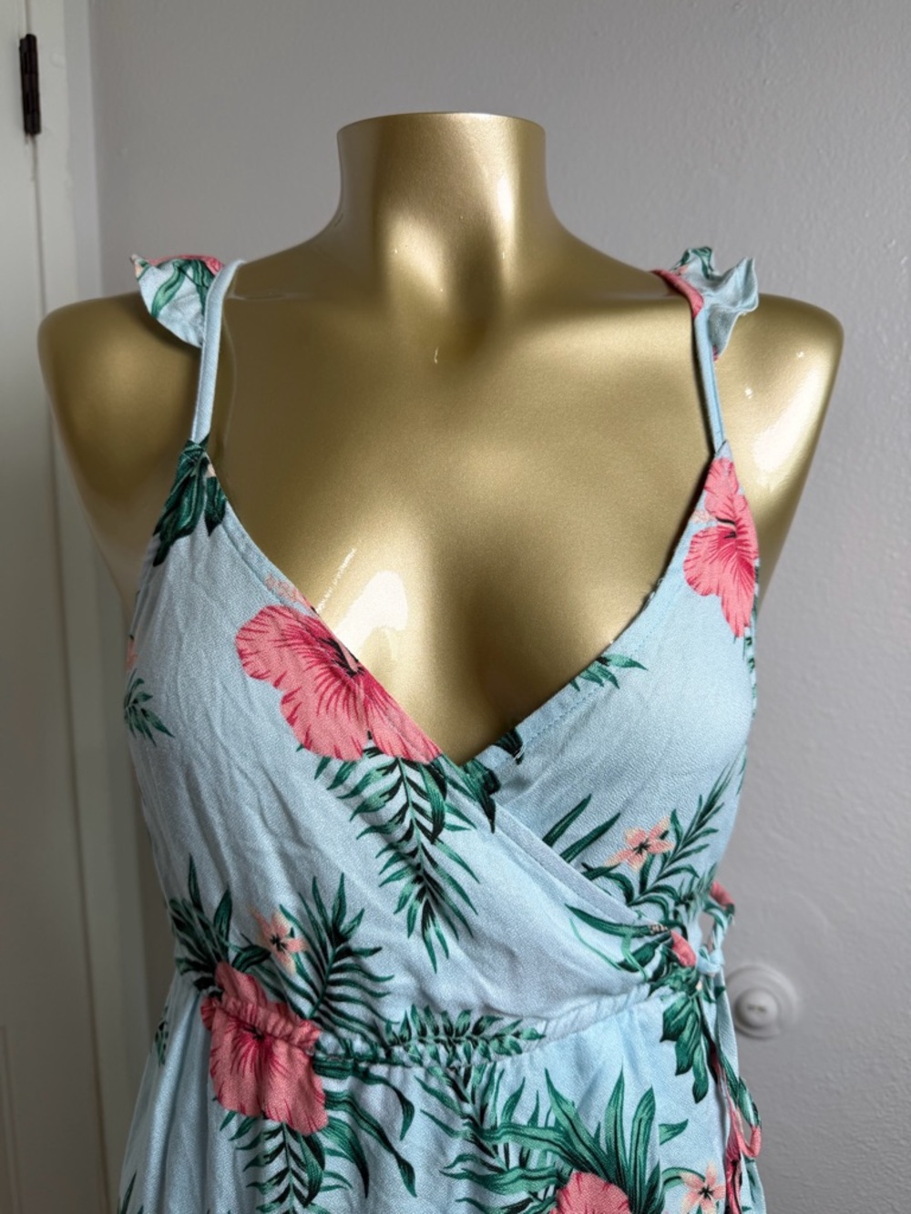 Guess Tropical Vacation Ruffled Faux
Wrap High Low Midi Dress S - Picture 2 of 9